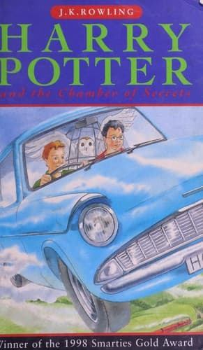 Bìa sách Harry Potter and the Chamber of Secrets