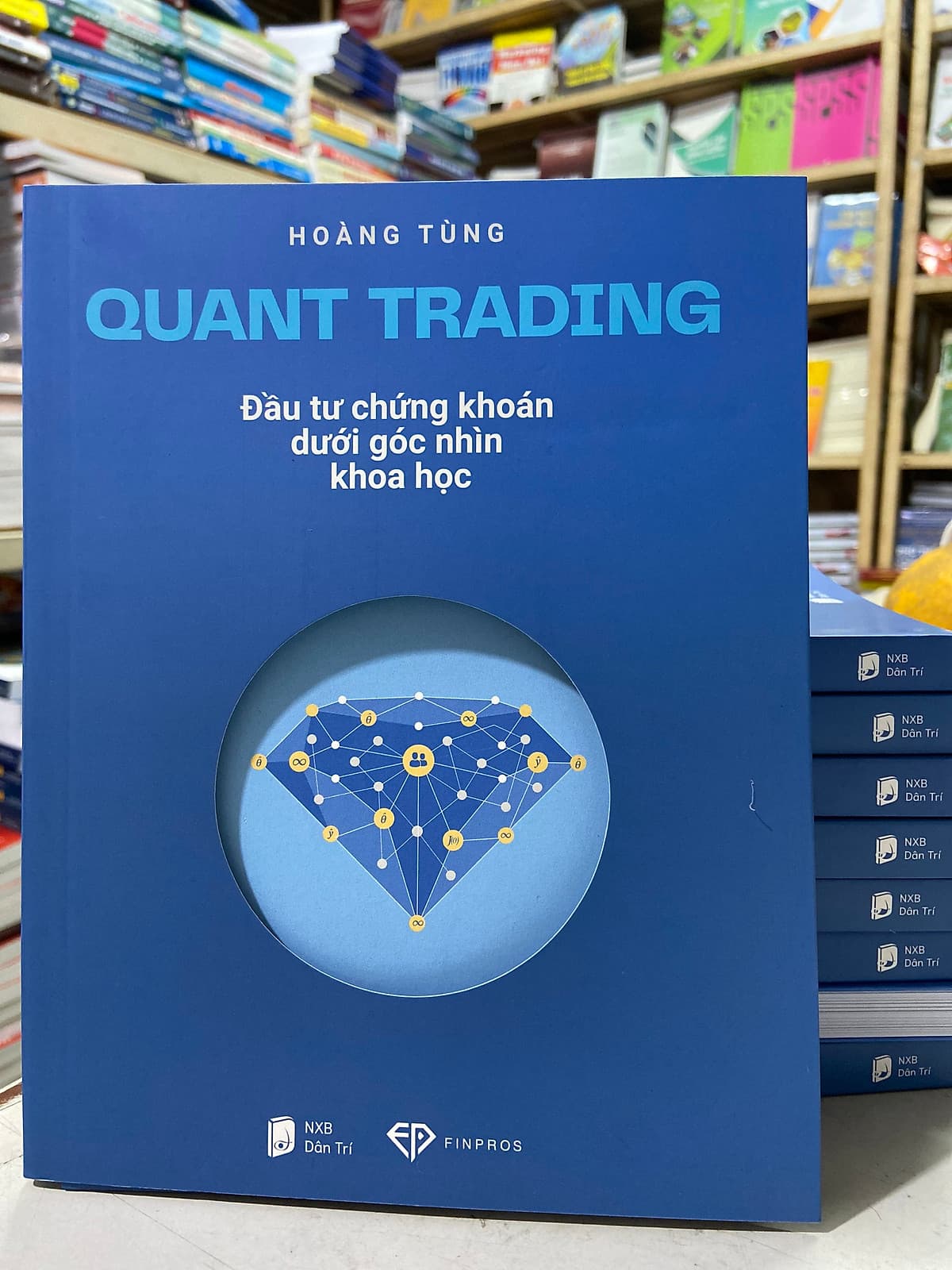 Bìa sách Đầu tư chứng khoán dưới góc nhìn khoa học