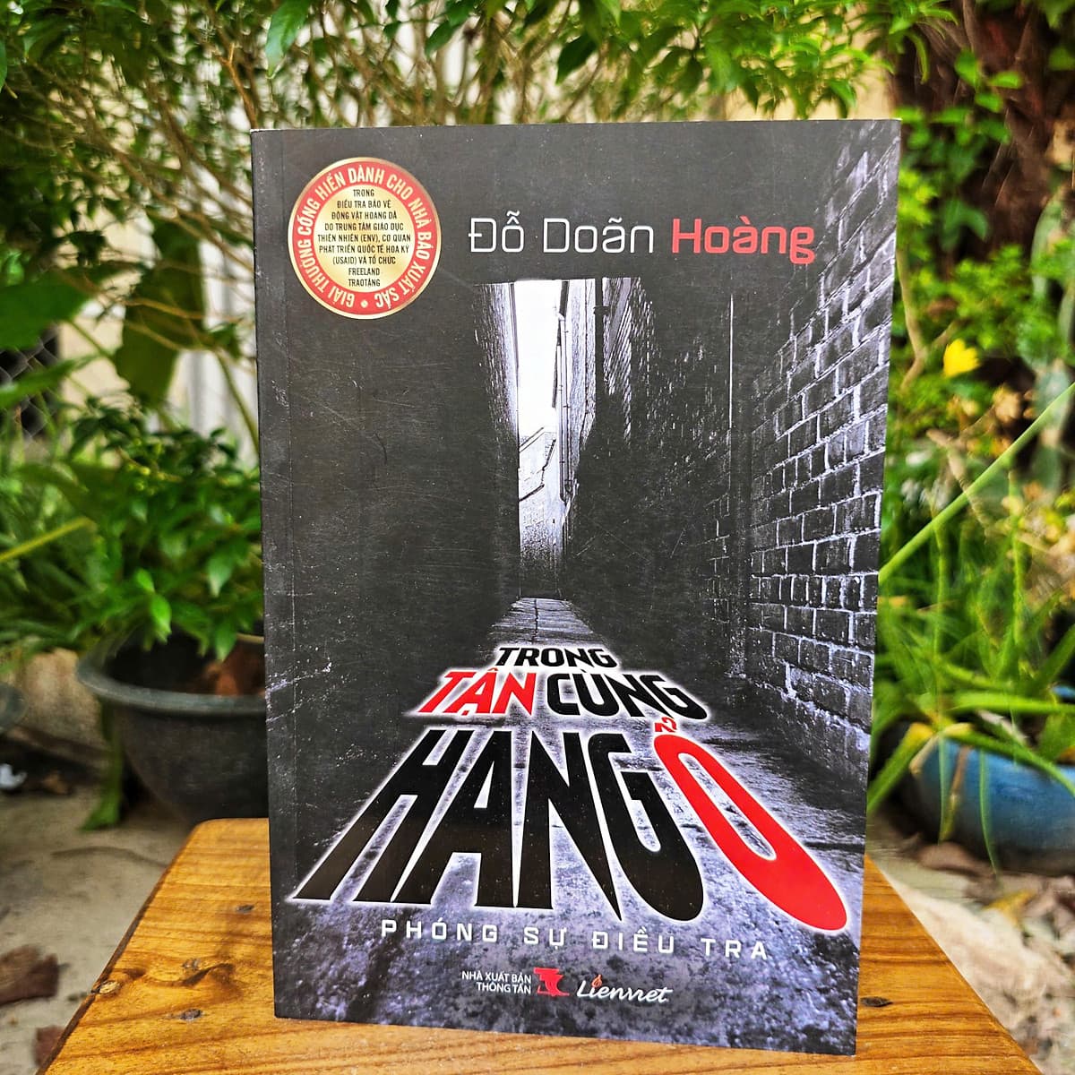 Bìa sách Trong Tận Cùng Hang Ổ (Phóng Sự Điều Tra)
