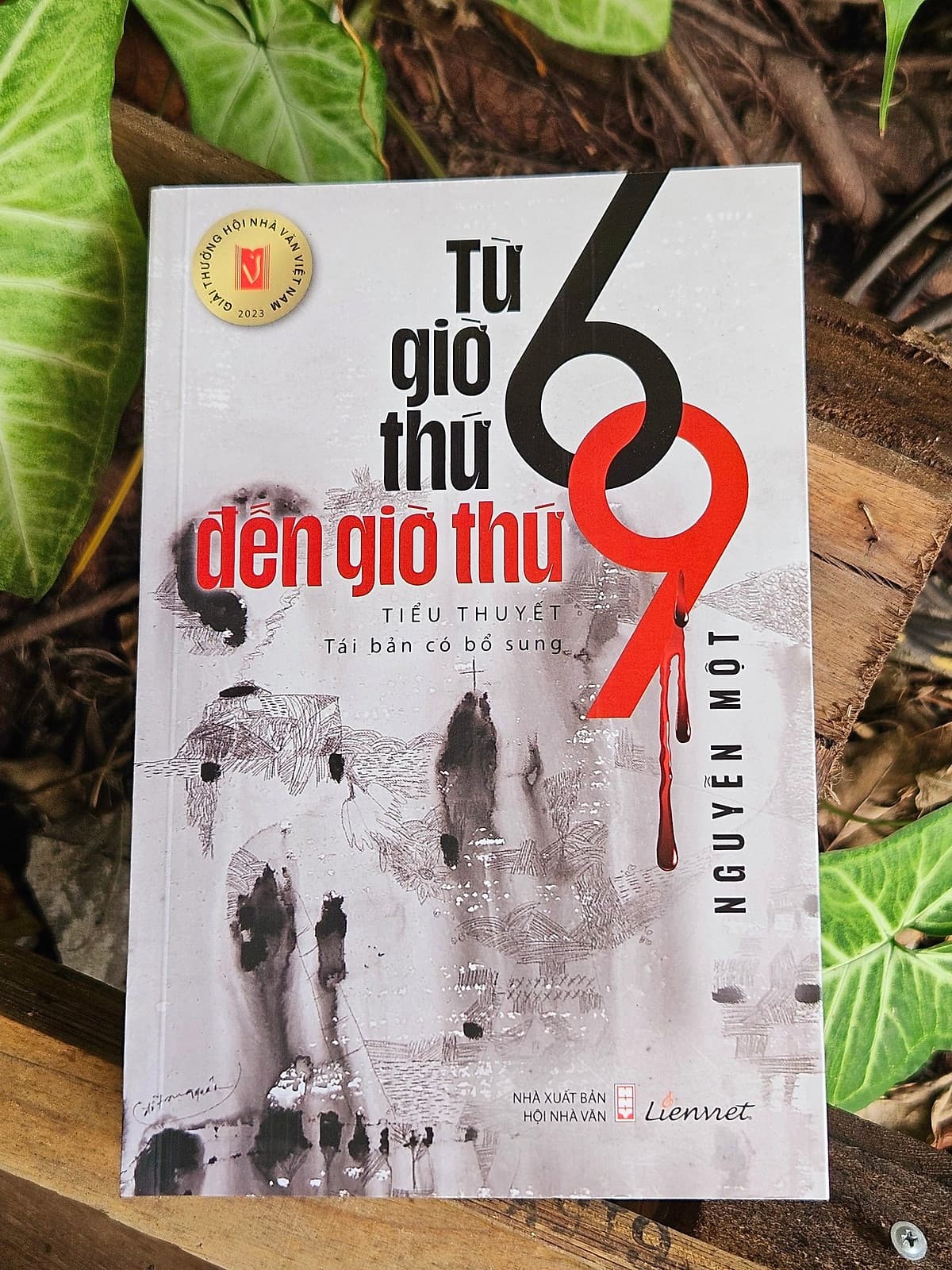 Bìa sách Từ giờ thứ sáu đến giờ thứ chín
